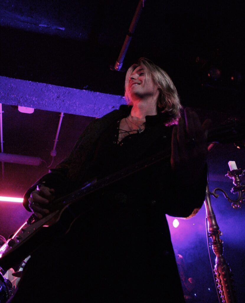 VOILÀ Manchester Academy 3 live review – closing moments of the concert